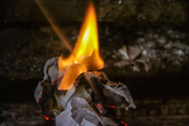 Девушка подожгла квартиру любовника и скинула фото пожара в Instagram огонь