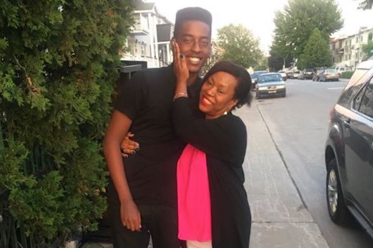 Директор отругал маму, которая разрешила сыну не ходить в школу месяц. Ему пришлось извиниться, когда стала известна правда семья