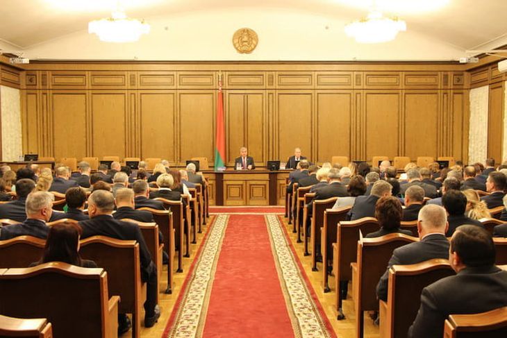 Белорусский парламент сегодня закрыл осеннюю сессию. Она самая короткая в истории Белорусский парламент сегодня закрыл осеннюю сессию. Она самая короткая в истории