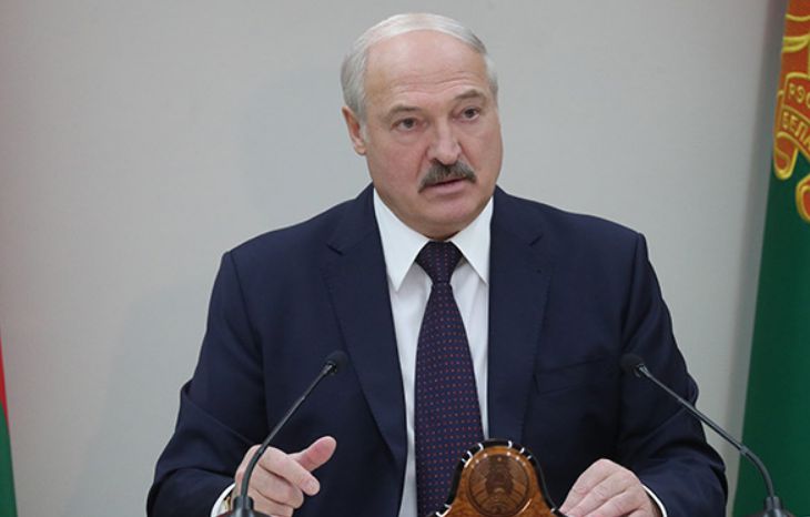 Лукашенко: «Нельзя растопыренными пальцами держать власть»