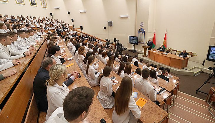 «Голова забита, уже не влезет туда ничего»: у Лукашенко спросили, чему бы он еще хотел научиться в жизни