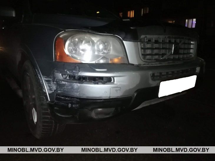 Сбил забор, врезался в светофор. Как в Молодечно ловили пьяного водителя с 3 промилле алкоголя