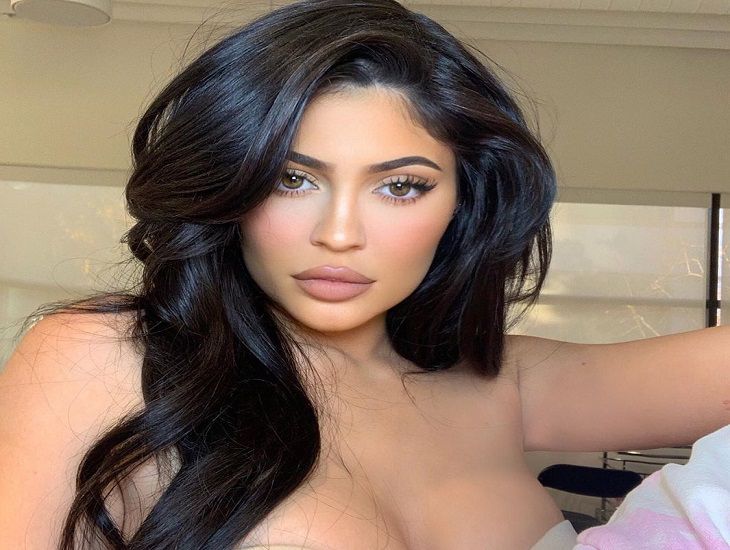 Назван самый молодой миллиардер 2019 года: ей 22 года и вот чем она занимается Назван самый молодой миллиардер 2019 года: ей 22 года и вот чем она занимается