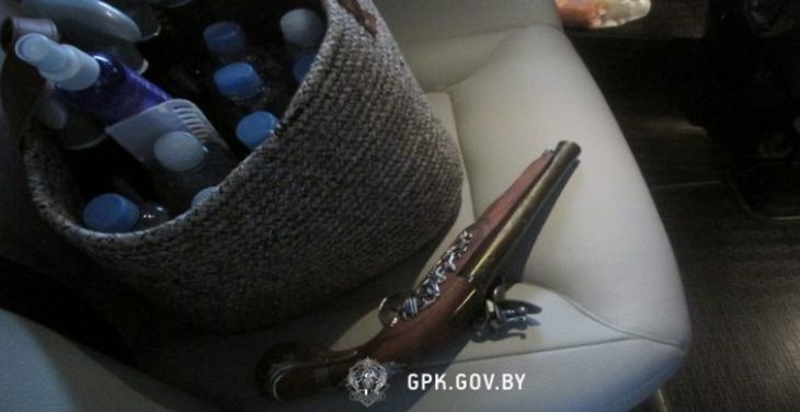 Женщина прорывалась в Беларусь с дуэльным пистолетом