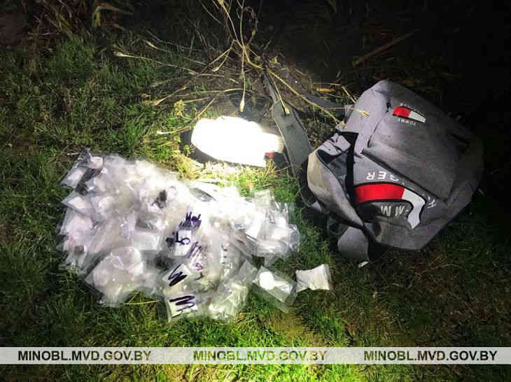 Под Минском с ОМОНом задерживали двух распространителей гашиша и мефедрона