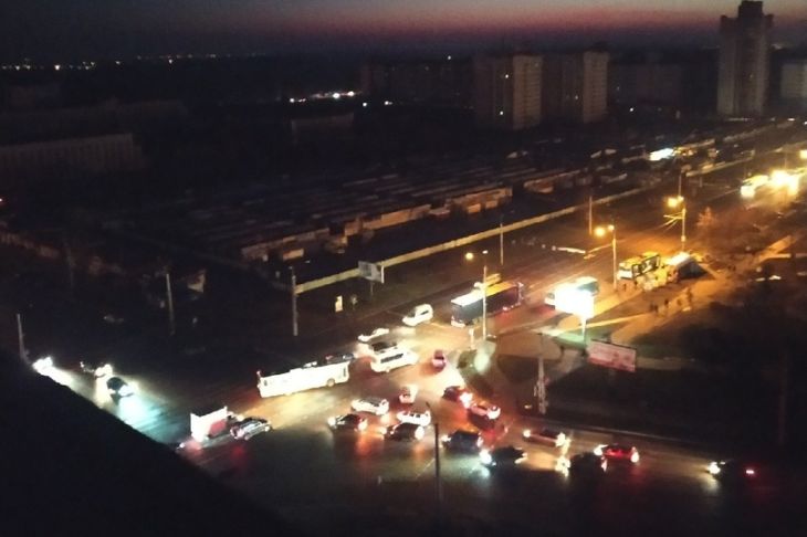 В Гомеле пропало электричество: десятки человек застряли в лифтах, светофоры отключились