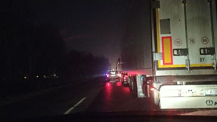 Смертельное ДТП под Бобруйском: пешехода сначала сбила фура, а потом легковой автомобиль Смертельное ДТП под Бобруйском: пешехода сначала сбила фура, а потом легковой автомобиль