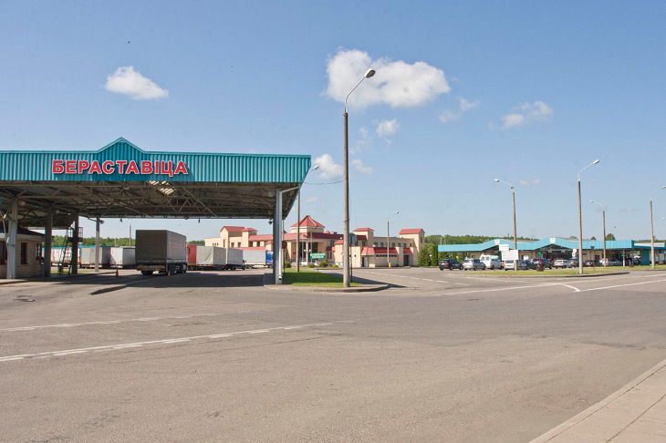 Таможня предупреждает белорусов об очередях на границе с Польшей