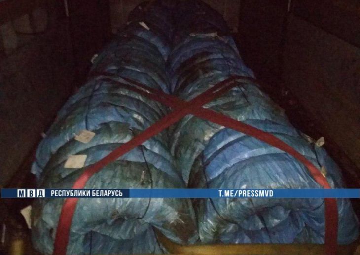 Контрафакт на Новый год: 4 тыс. л спирта изъяли в Минске