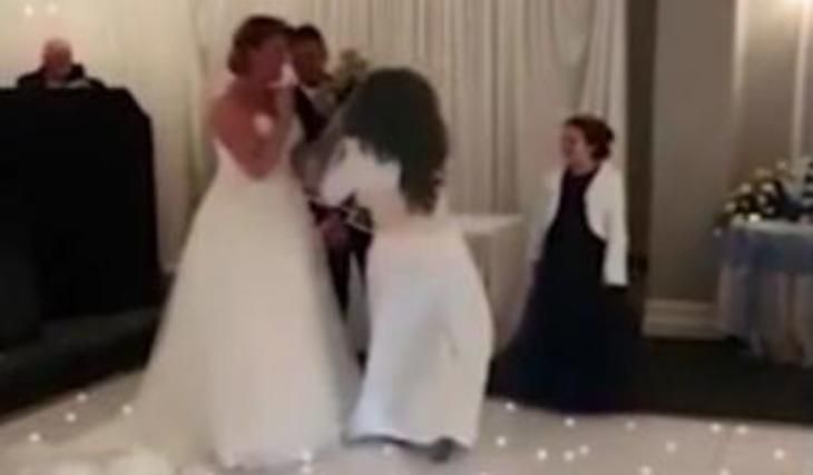 Незнакомка в белом платье потребовала остановить свадьбу и отхлестала жениха