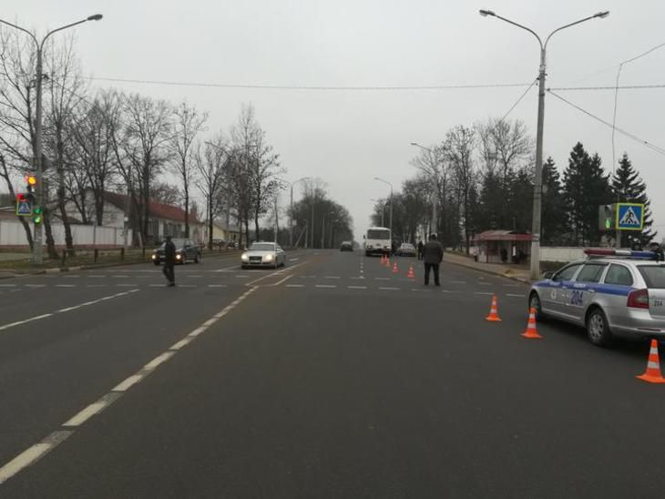 В Витебске на переходе микроавтобус сбил 11-летнюю девочку
