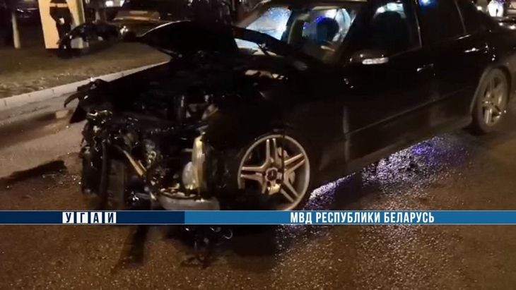 В Гомеле произошло необычное ДТП с участием 4-х автомобилей: жена протаранила мужа В Гомеле произошло необычное ДТП с участием 4-х автомобилей: жена протаранила мужа