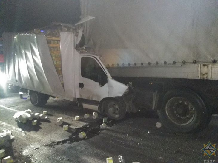 В Пуховичском районе столкнулись два грузовика: понадобилась помощь спасателей