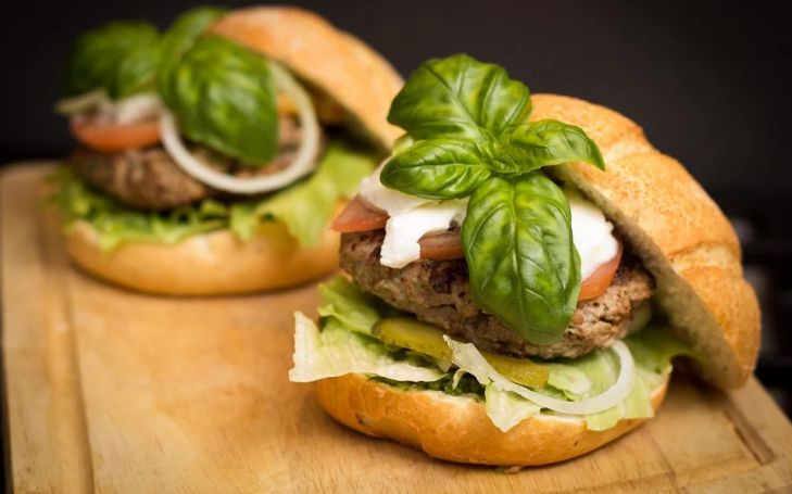 Учёные определили основную причину набора веса фастфуд, бургеры