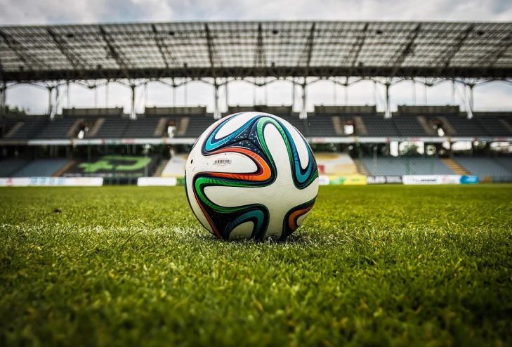 Прошла жеребьевка финального турнира футбольного Евро-2020 стадион, футбольный мяч