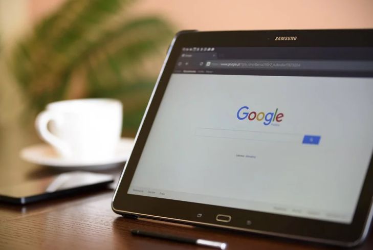 планшет Samsung, поисковая система Google 