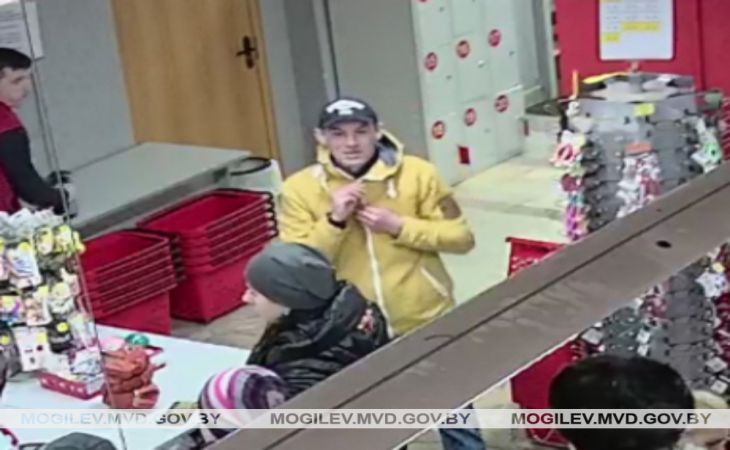 Милиция Могилёва просит опознать на видео грабителя