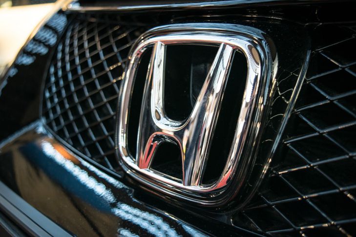 Honda представит автономный концепт Augmented Driving Concept логотип Honda