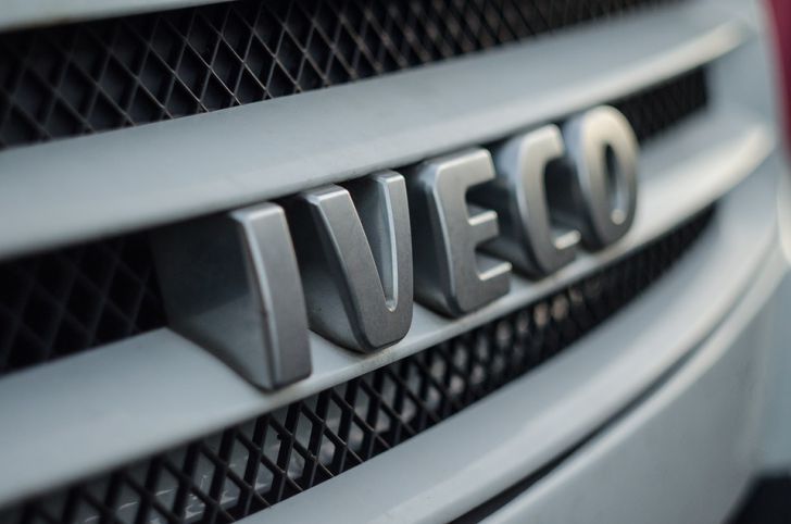Iveco представила свой первый электрический грузовик логотип Iveco