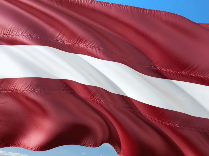 флаг Латвии