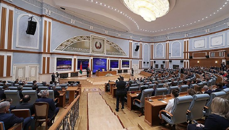 Лукашенко: Беларусь кому-то стала косткай у горле