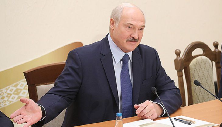 Лукашенко обратился к курильщикам