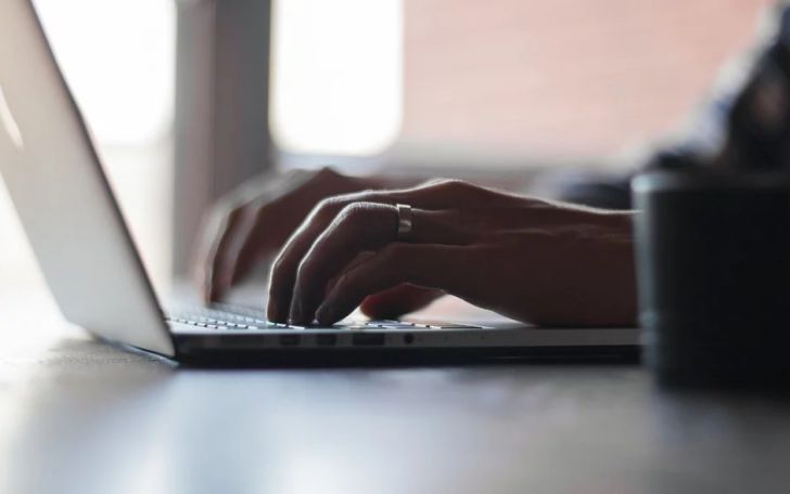 ноутбук MacBook