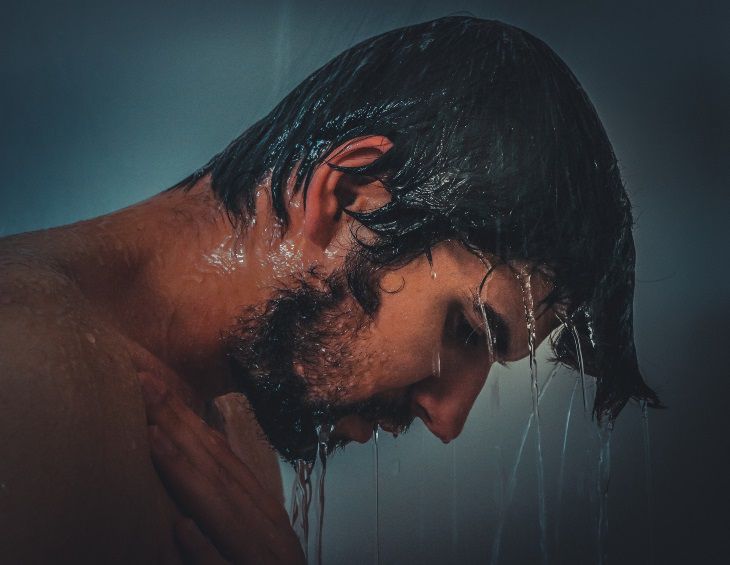 Почему горячий душ вреден для мужчин