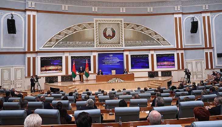 Лукашенко: сегодня на Путина жесточайшее антибелорусское давление