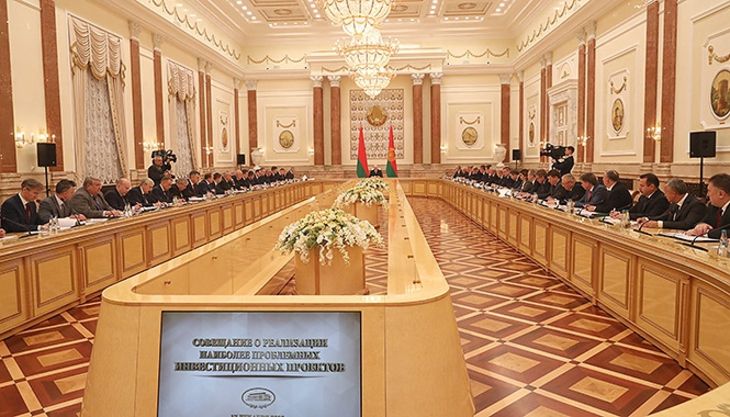 Лукашенко потребовал обеспечить занятость и достойные зарплаты