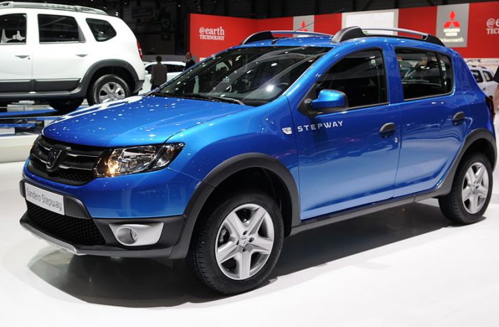 Составлен топ-5 самых дешевых кроссоверов с «автоматом» автомобиль Renault