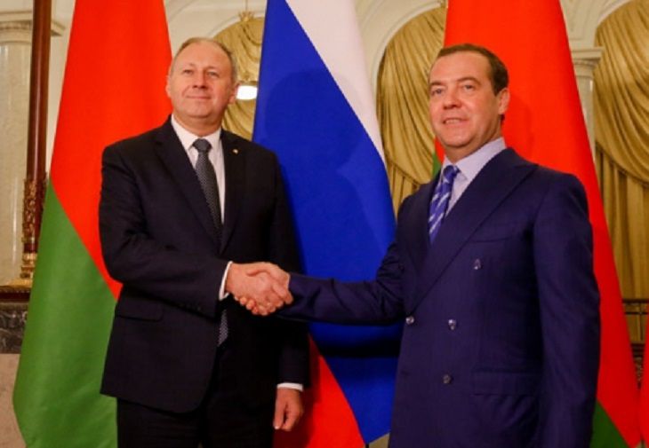 Стали известны подробности разговора Румаса с Медведевым Румас