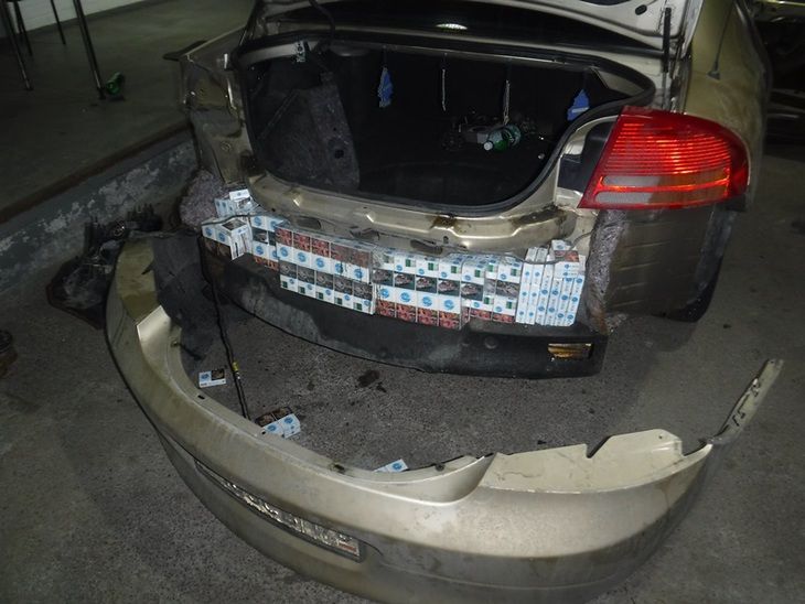 Россиянин на границе лишился «Крайслера». Автомобиль был набит 30 кг белорусских сигарет