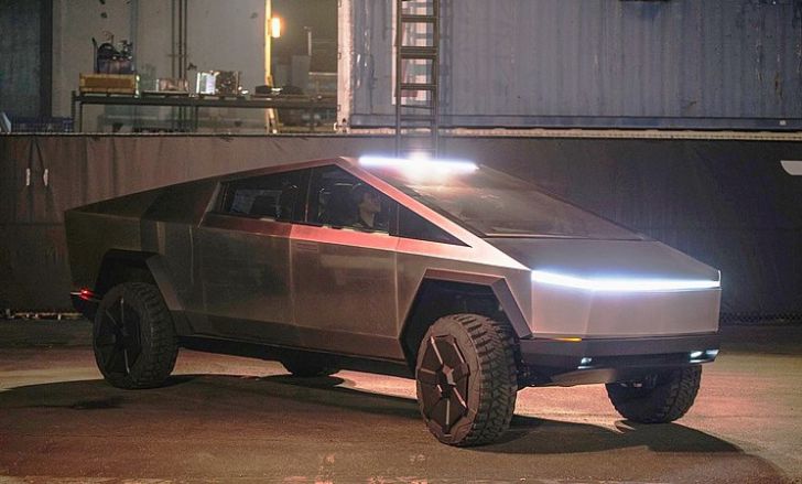 электромобиль Tesla Cybertruck