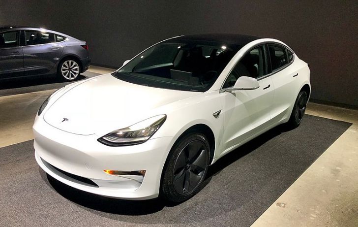 электромобиль Tesla