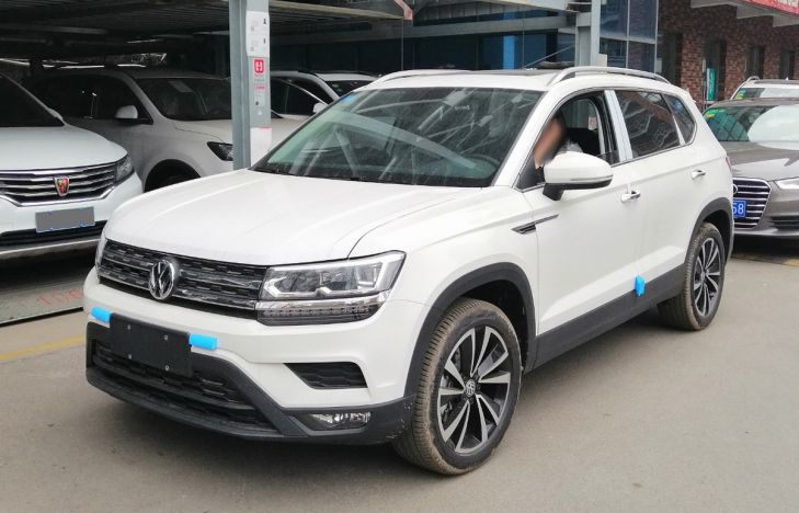 автомобиль Volkswagen Tharu