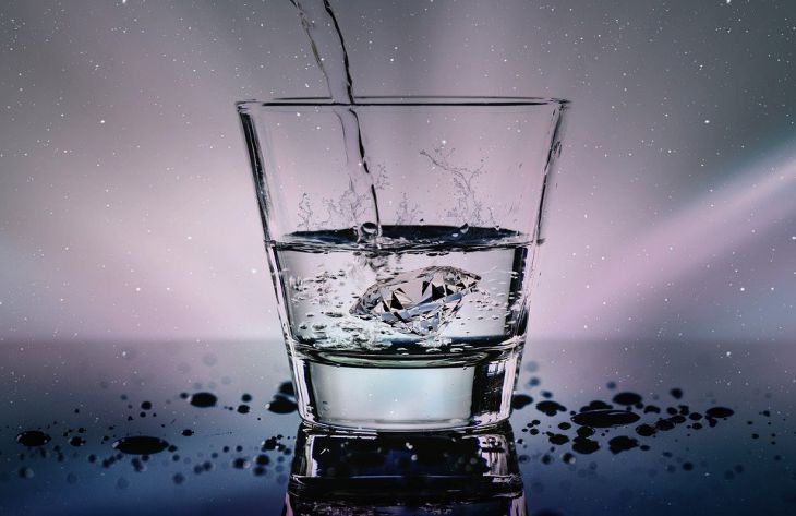 стакан, вода