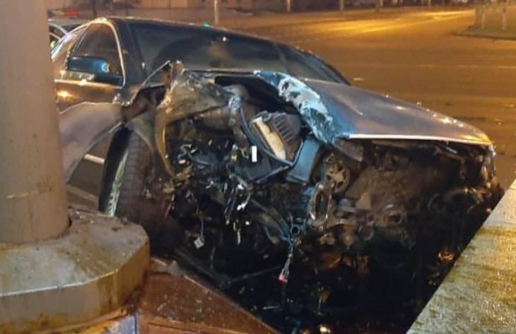 Серьезное ДТП в Минске: Volkswagen едва не влетел в подземный переход Серьезное ДТП в Минске: Volkswagen едва не влетел в подземный переход