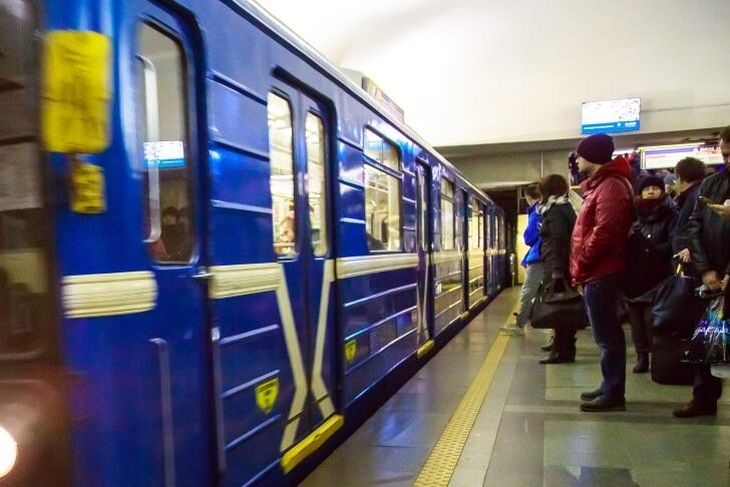 В Минске мужчина упал на рельсы в метро