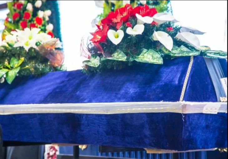 На третьей песне: известный певец извинился и умер на сцене во время выступления смерть