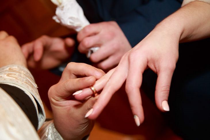 Женщина решила продать своего мужа за $111 из-за испорченных брюк брак