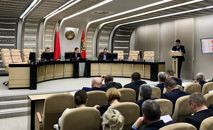 «Ситуация в некоторых районах ужасает». Губернатор Минщины поручил главам районов за год «поднять» по одному проблемному хозяйству заседание