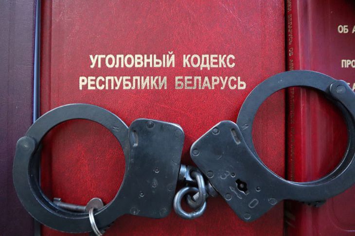 В Лепеле мать задушила 2-летнего сына. Суд вынес приговор наручники