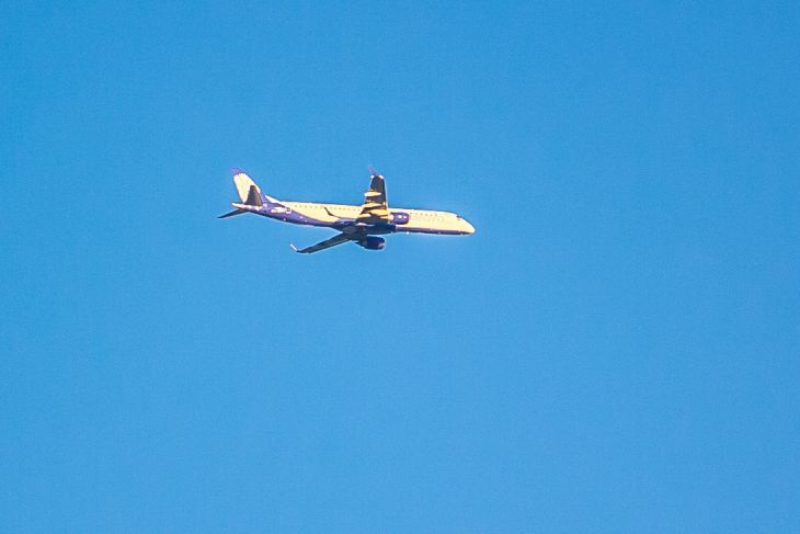 На фюзеляже украинского Boeing обнаружили россыпь почти одинаковых отверстий самолет