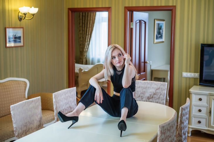 Привычки «девочки», которые недопустимы в жизни взрослой женщины девушка