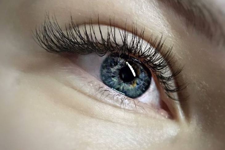 Индустрия красоты. Узнали, почему женщины активно пользуются услугами салонов глаз