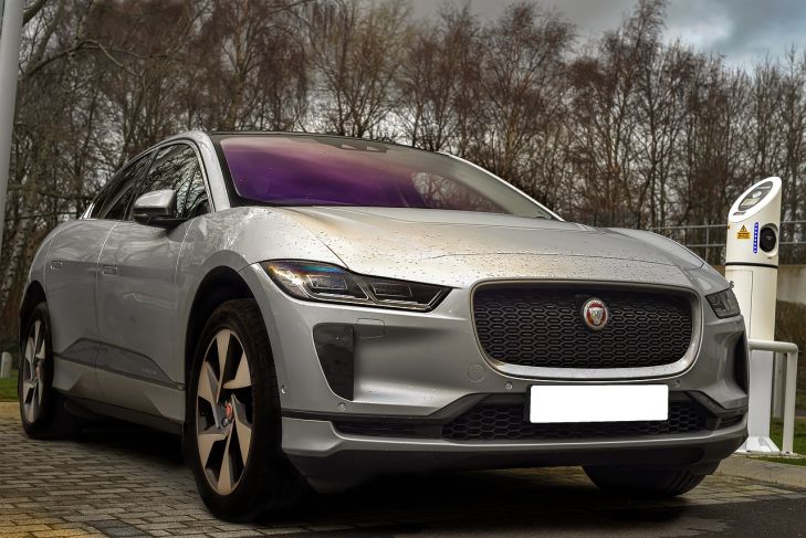 Эксперты назвали 4 лучших электрических внедорожника 2020 года Jaguar