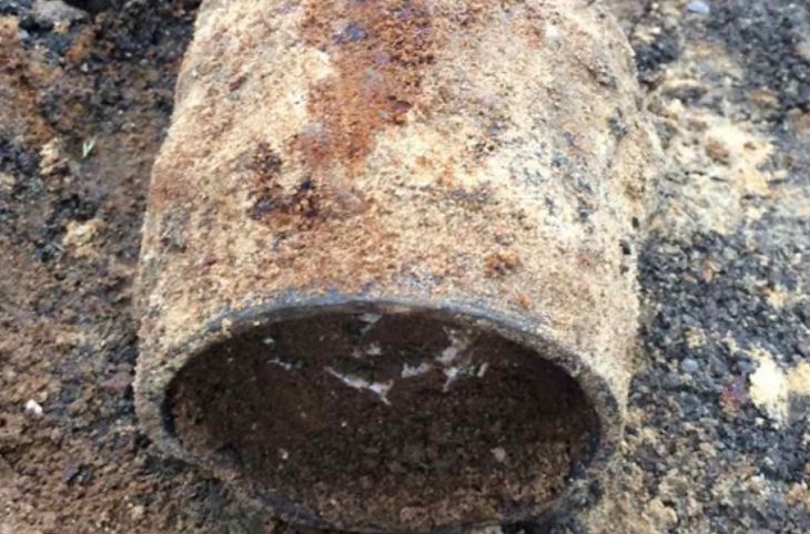 В Барановичах мужчине на участок привезли смесь для плитки с двумя артснарядами времен ВОВ снаряд