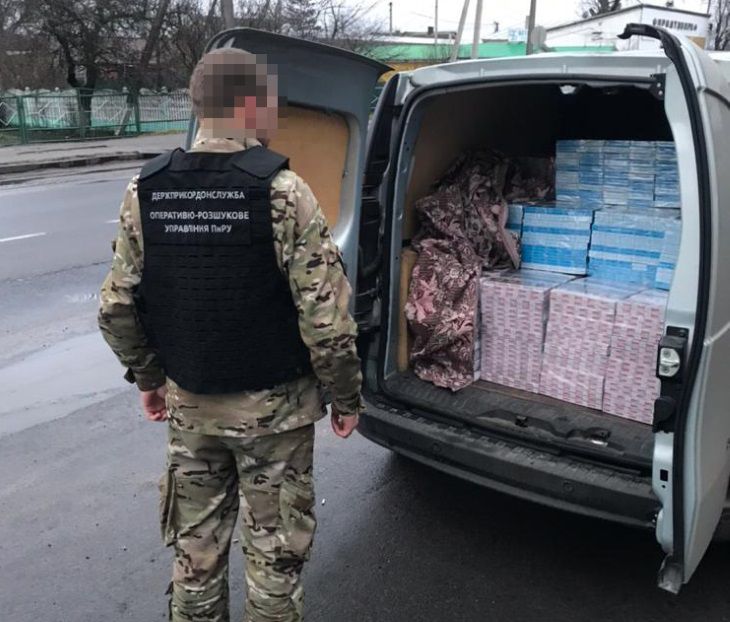 В Украине задержали автомобиль, упакованный сигаретами белорусского производства