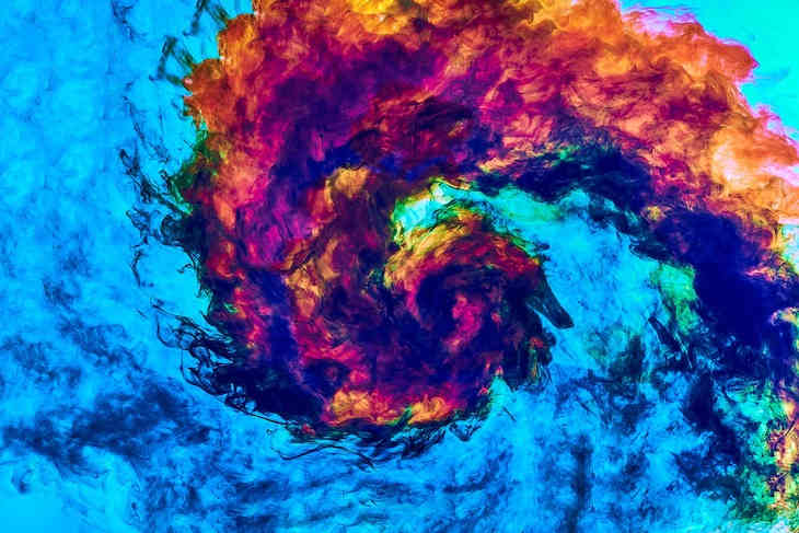 Парень десять дней пил пищевой краситель и поделился результатами краска